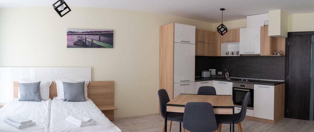 La Familia Apartments Варна Екстер'єр фото