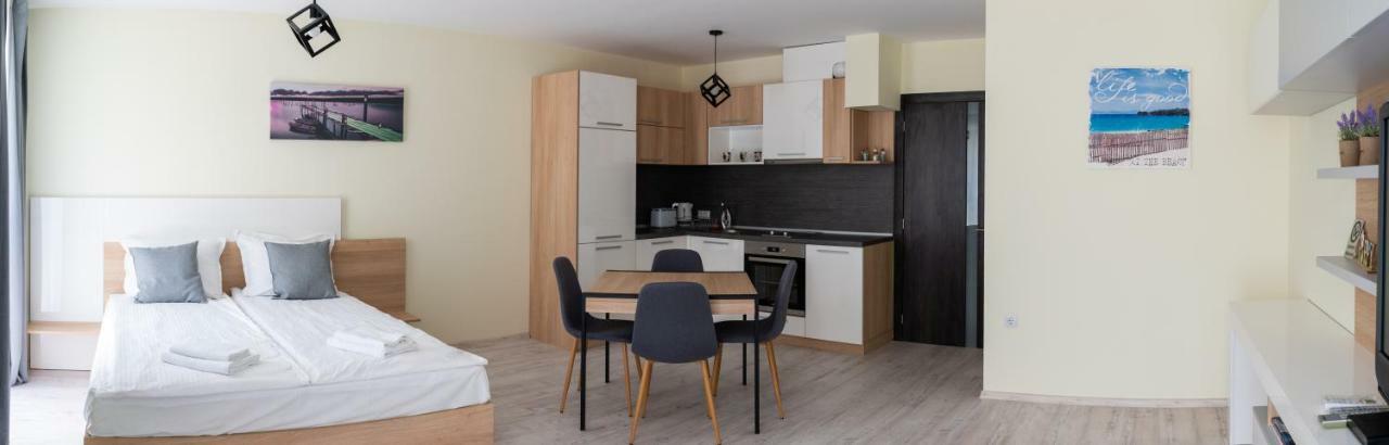 La Familia Apartments Варна Екстер'єр фото