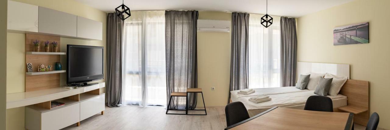 La Familia Apartments Варна Екстер'єр фото