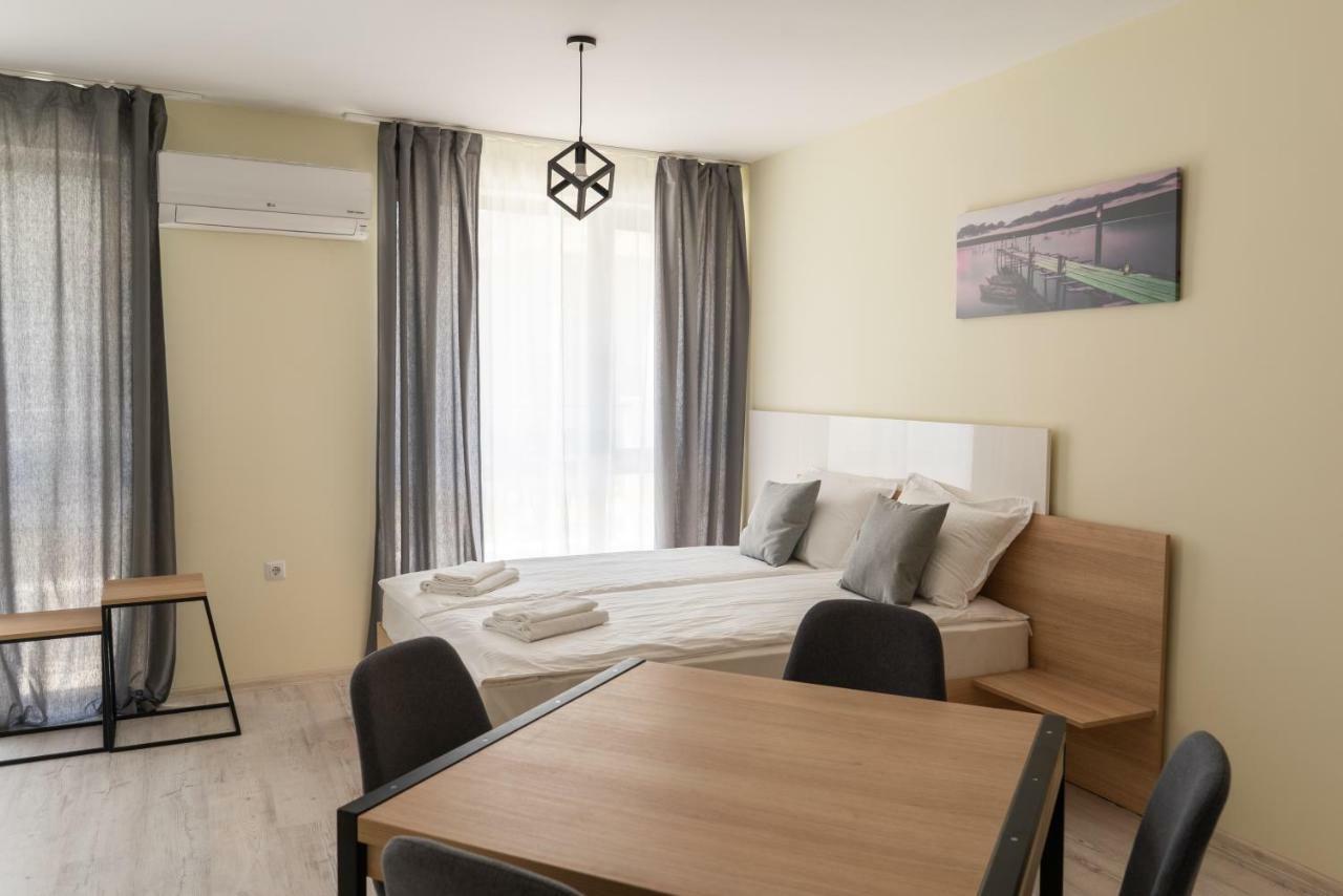 La Familia Apartments Варна Екстер'єр фото