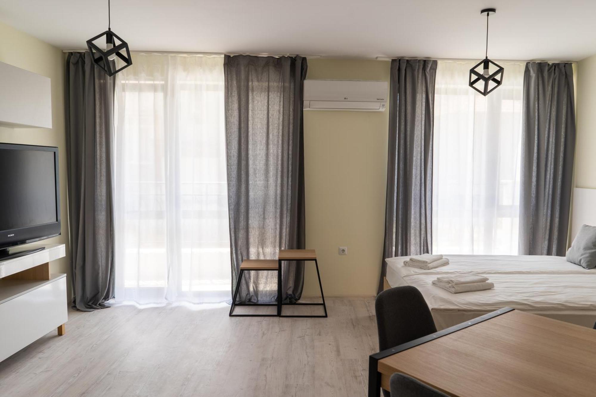 La Familia Apartments Варна Екстер'єр фото