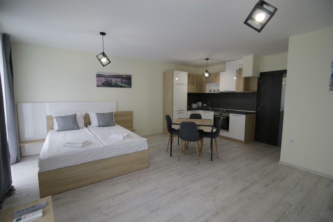 La Familia Apartments Варна Екстер'єр фото