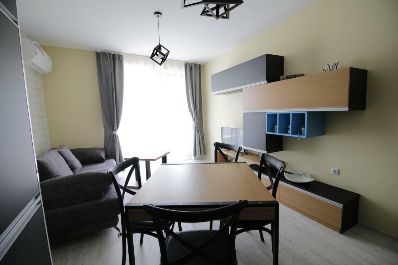 La Familia Apartments Варна Екстер'єр фото